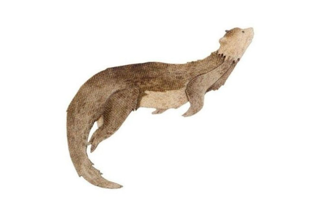 Drewniana broszka Otter (Wydra)